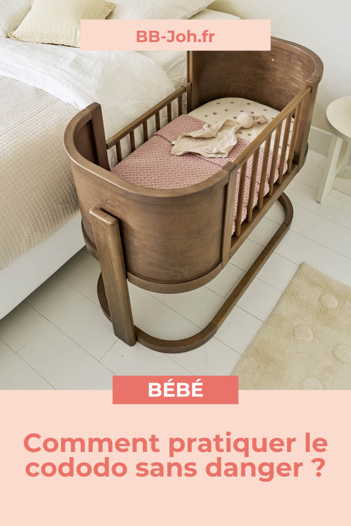 Pratiquer le cododo en toute sécurité dans un lit pour bébé adapté.